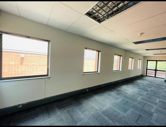 3,150M² OFFICE TO LET IN VORNA VALLEY